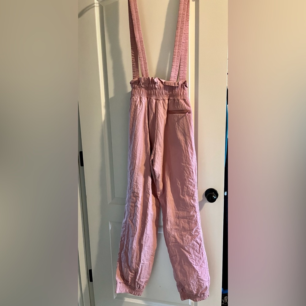 Slalom pink vintage women’s ski pants with removable suspenders.